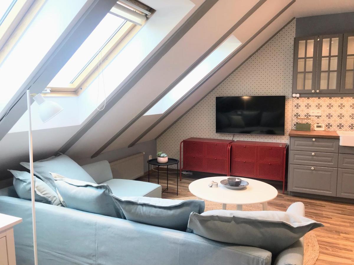 Attic Apartment On Waterfront / View / Netflix 布拉格 外观 照片
